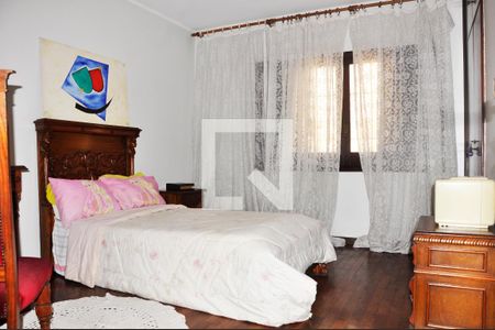 Casa à venda com 570m², 4 quartos e 6 vagasDetalhe - Quarto 02