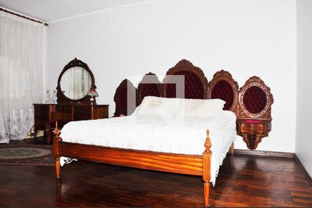 Casa à venda com 570m², 4 quartos e 6 vagasDetalhe - Quartos 01 com Suíte