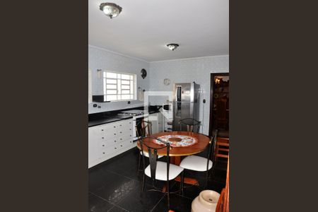 Casa à venda com 570m², 4 quartos e 6 vagasDetalhe - Cozinha