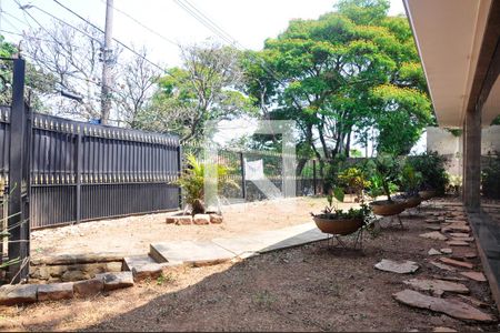 Casa à venda com 570m², 4 quartos e 6 vagasQuintal Frente