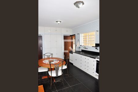 Casa à venda com 570m², 4 quartos e 6 vagasDetalhe - Cozinha