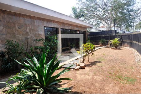 Casa à venda com 570m², 4 quartos e 6 vagasQuintal Frente