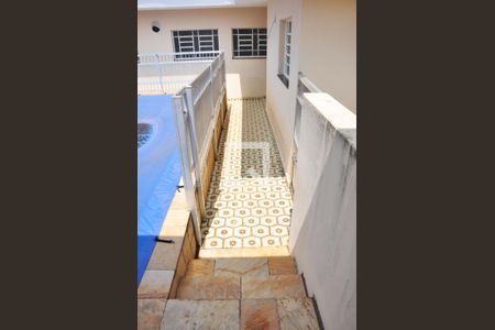 Casa à venda com 570m², 4 quartos e 6 vagasCorredor - Piscina