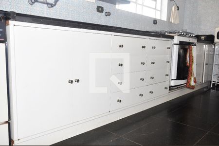 Casa à venda com 570m², 4 quartos e 6 vagasDetalhe - Cozinha