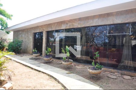 Casa à venda com 570m², 4 quartos e 6 vagasQuintal Frente