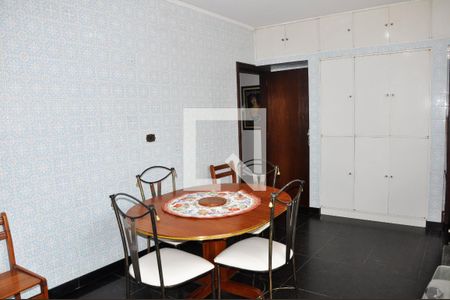 Casa à venda com 570m², 4 quartos e 6 vagasDetalhe - Cozinha