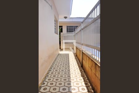 Casa à venda com 570m², 4 quartos e 6 vagasCorredor - Piscina