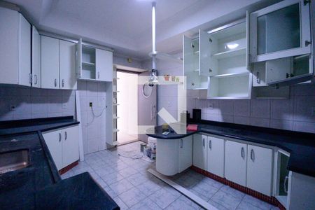 Casa à venda com 150m², 4 quartos e 2 vagasCozinha 