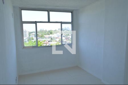 Quarto 1 de apartamento para alugar com 2 quartos, 60m² em Taquara, Rio de Janeiro