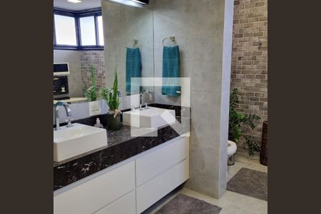 Casa de condomínio à venda com 376m², 3 quartos e 6 vagasBanheiro