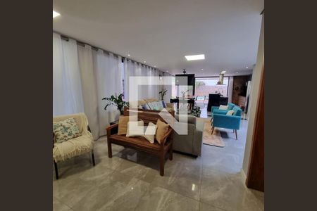 Casa de condomínio à venda com 376m², 3 quartos e 6 vagasSala