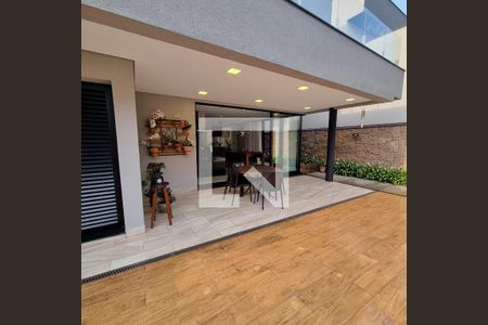 Casa de condomínio à venda com 376m², 3 quartos e 6 vagasÁrea Externa