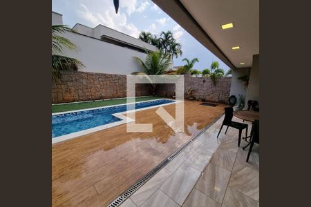 Casa de condomínio à venda com 376m², 3 quartos e 6 vagasÁrea Externa