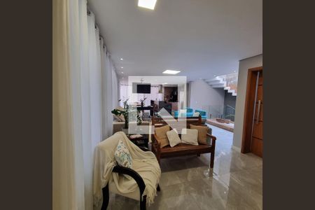 Casa de condomínio à venda com 376m², 3 quartos e 6 vagasSala