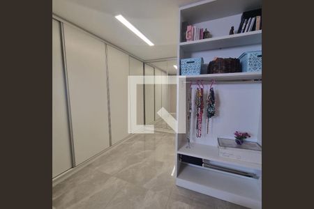 Casa de condomínio à venda com 376m², 3 quartos e 6 vagasQuarto