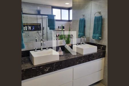 Casa de condomínio à venda com 376m², 3 quartos e 6 vagasBanheiro