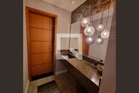 Casa de condomínio à venda com 376m², 3 quartos e 6 vagasLavabo