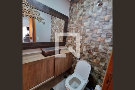 Casa de condomínio à venda com 376m², 3 quartos e 6 vagasLavabo