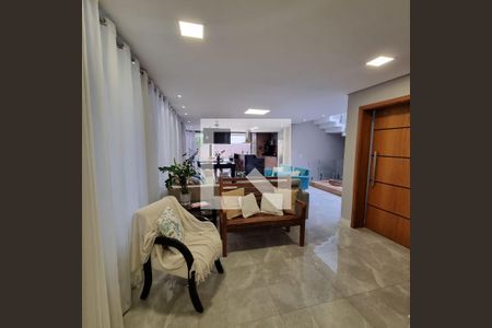 Casa de condomínio à venda com 376m², 3 quartos e 6 vagasSala