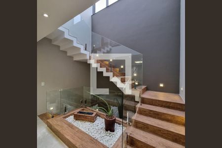 Casa de condomínio à venda com 376m², 3 quartos e 6 vagasEscada