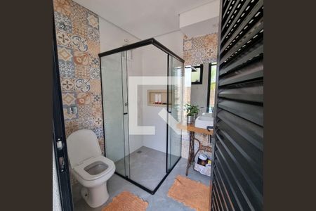 Casa de condomínio à venda com 376m², 3 quartos e 6 vagasBanheiro externo