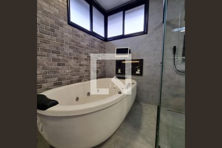 Casa de condomínio à venda com 376m², 3 quartos e 6 vagasBanheiro