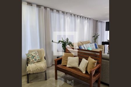 Casa de condomínio à venda com 376m², 3 quartos e 6 vagasSala