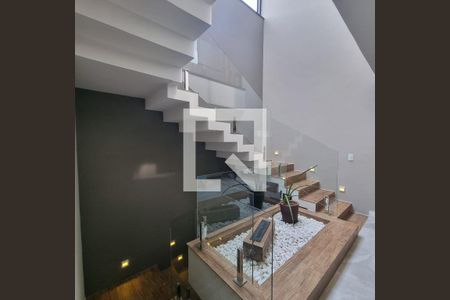 Casa de condomínio à venda com 376m², 3 quartos e 6 vagasEscada