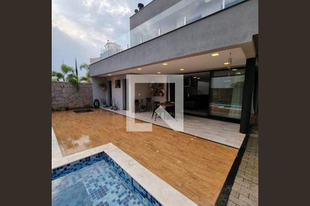 Casa de condomínio à venda com 376m², 3 quartos e 6 vagasÁrea Externa