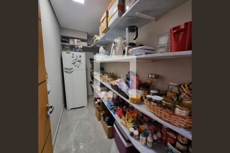 Casa de condomínio à venda com 376m², 3 quartos e 6 vagasDespensa