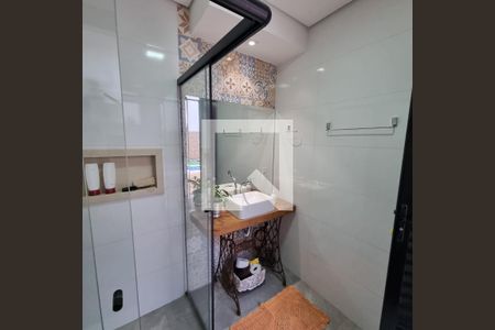 Casa de condomínio à venda com 376m², 3 quartos e 6 vagasBanheiro externo