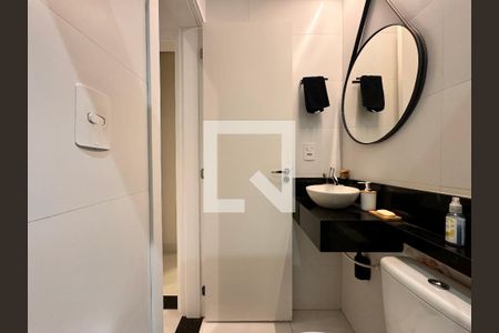 Apartamento à venda com 82m², 2 quartos e 1 vaga Apartamento à venda com 82m², 2 quartos e 1 vagaBanheiro