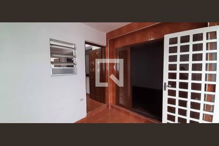Hall de entrada de casa para alugar com 2 quartos, 214m² em Umuarama, Osasco