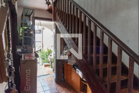 Casa à venda com 236m², 3 quartos e 3 vagasEscada