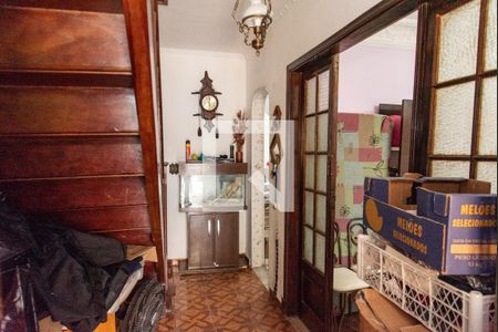 Casa à venda com 236m², 3 quartos e 3 vagasEscada