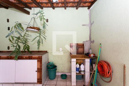 Casa à venda com 100m², 2 quartos e 2 vagas Casa à venda com 100m², 2 quartos e 2 vagasÁrea de Serviço