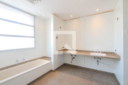 Apartamento à venda com 400m², 3 quartos e 2 vagas Apartamento à venda com 400m², 3 quartos e 2 vagasBanheiro Quarto 3 - Suíte