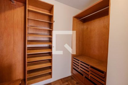 Apartamento à venda com 400m², 3 quartos e 2 vagas Apartamento à venda com 400m², 3 quartos e 2 vagasCloset Quarto 2 - Suíte