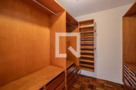 Apartamento à venda com 400m², 3 quartos e 2 vagas Apartamento à venda com 400m², 3 quartos e 2 vagasCloset Quarto 2 - Suíte