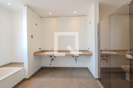 Apartamento à venda com 400m², 3 quartos e 2 vagas Apartamento à venda com 400m², 3 quartos e 2 vagasBanheiro Quarto 3 - Suíte