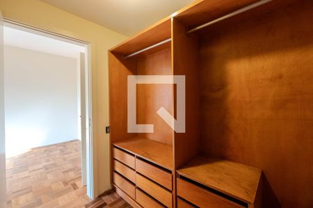 Apartamento à venda com 400m², 3 quartos e 2 vagas Apartamento à venda com 400m², 3 quartos e 2 vagasCloset Quarto 2 - Suíte
