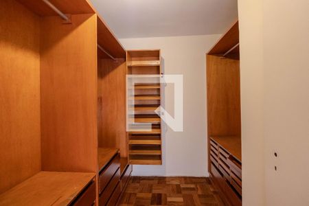 Apartamento à venda com 400m², 3 quartos e 2 vagas Apartamento à venda com 400m², 3 quartos e 2 vagasCloset Quarto 2 - Suíte