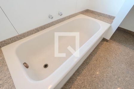 Apartamento à venda com 400m², 3 quartos e 2 vagas Apartamento à venda com 400m², 3 quartos e 2 vagasBanheiro Quarto 3 - Suíte