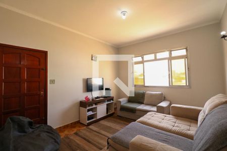 Casa à venda com 220m², 3 quartos e 3 vagasCasa dos Fundos