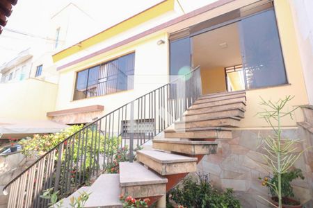 Casa à venda com 220m², 3 quartos e 3 vagasFachada