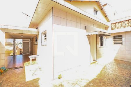 Casa à venda com 220m², 3 quartos e 3 vagasCasa dos Fundos