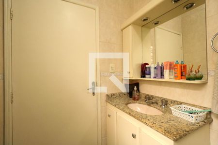 Casa à venda com 220m², 3 quartos e 3 vagasBanheiro Social