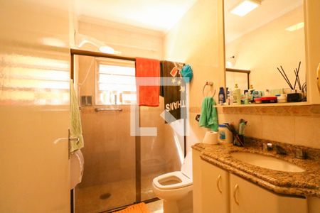 Casa à venda com 220m², 3 quartos e 3 vagasBanheiro da Suíte