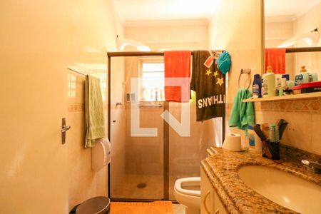 Casa à venda com 220m², 3 quartos e 3 vagasBanheiro da Suíte