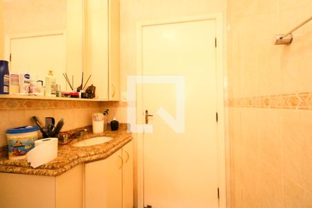 Casa à venda com 220m², 3 quartos e 3 vagasBanheiro da Suíte